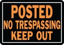 SIGN NO TRESPASSING/KEEP OUT  